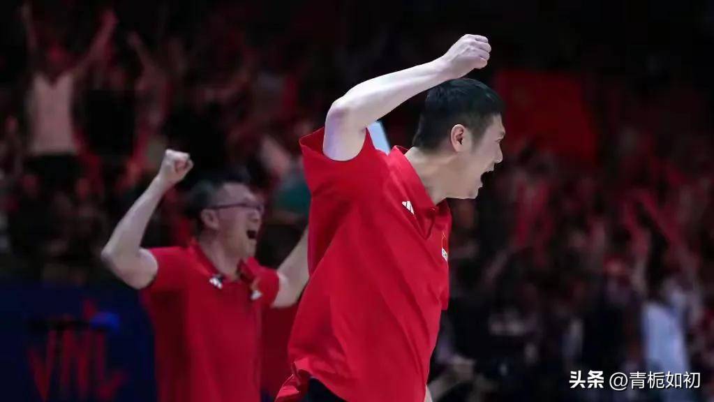 精彩擂台争夺，球员展现技术实力拼搏争夺荣耀，表现亮眼