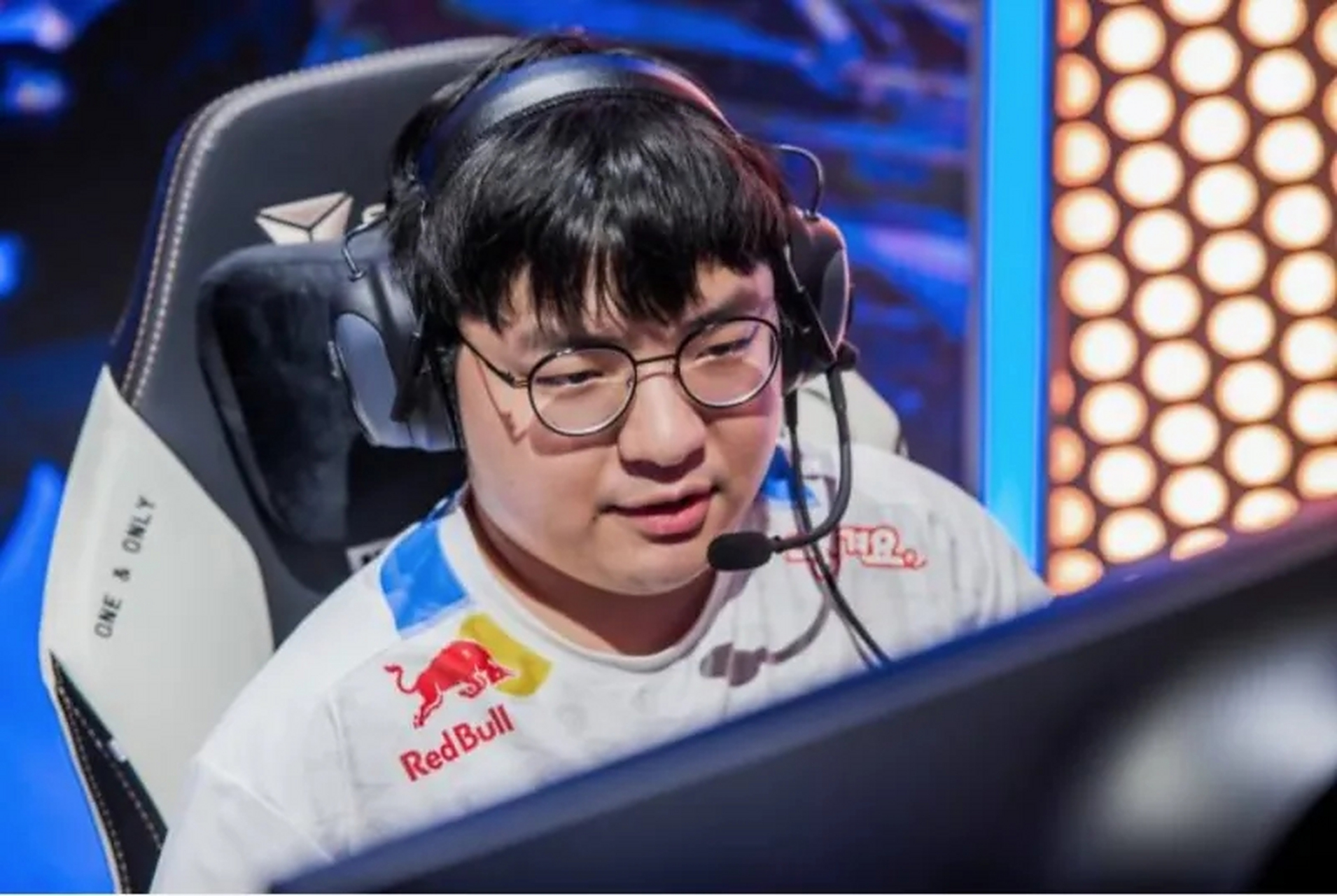 RNG血洗MAD，Viper团战一打五宿命之战小组赛，锁定晋级资格