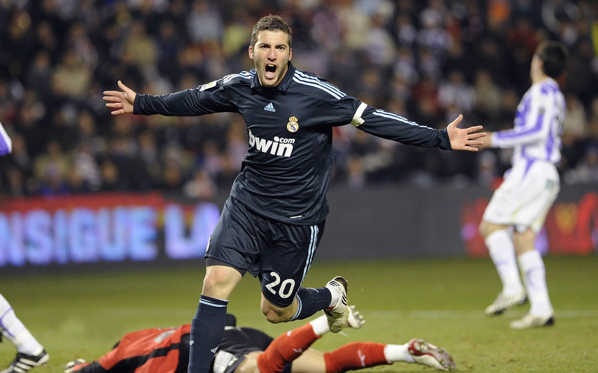 绝境咆哮!埃及加克波撕破夜幕,沙漠之鹰终抵罗马